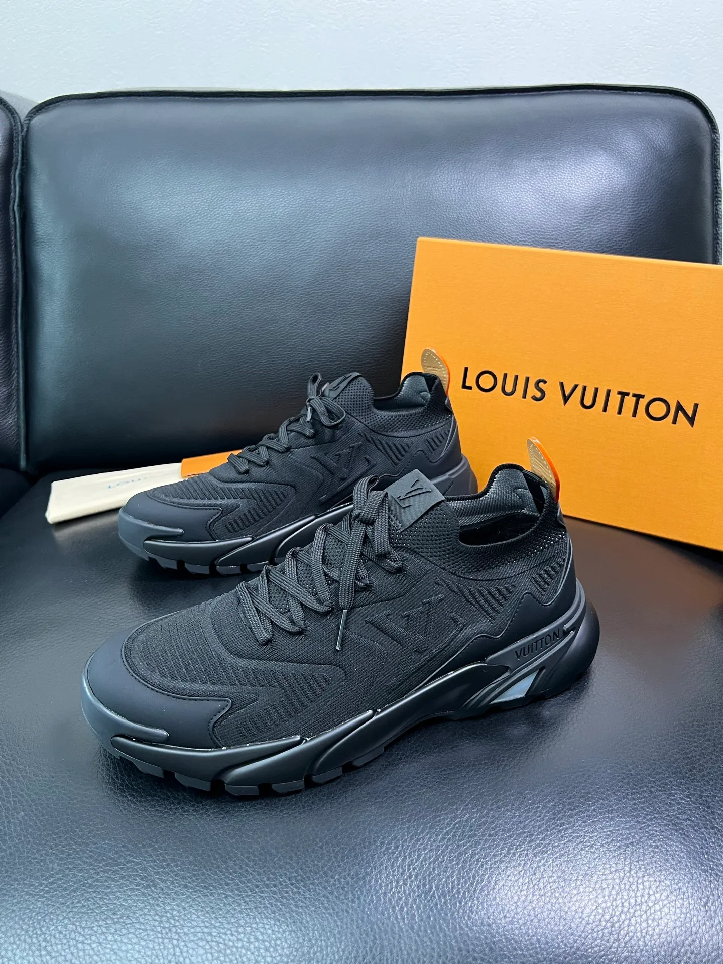 Men's shoes 💰660 Lv top purchasing Louis Vuitton Leather Shoes Counter Synchronization, imported fly woven fabrics from Italy, imported water-dyed cowhide lining, soles: original soles specially provided by the original factory, original factory follow-up orders, high quality, welcome to compare, code number 39-44 (custom-made 45) 85887